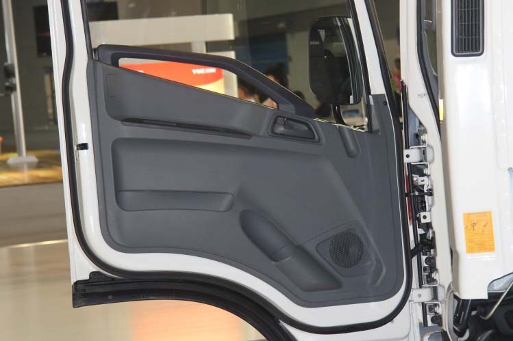 ���ͼ22-��ά����Խ C300 140���� 4X2���Ῠ