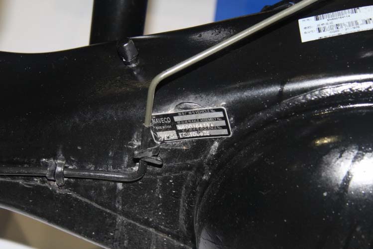 ���ͼ40-��ά����Խ C300 140���� 4X2���Ῠ