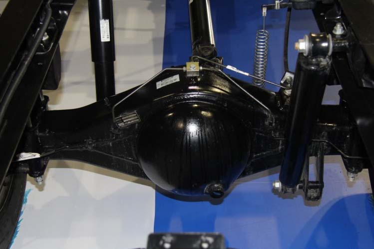 ���ͼ41-��ά����Խ C300 140���� 4X2���Ῠ