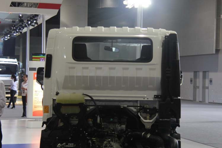 ���ͼ43-��ά����Խ C300 140���� 4X2���Ῠ