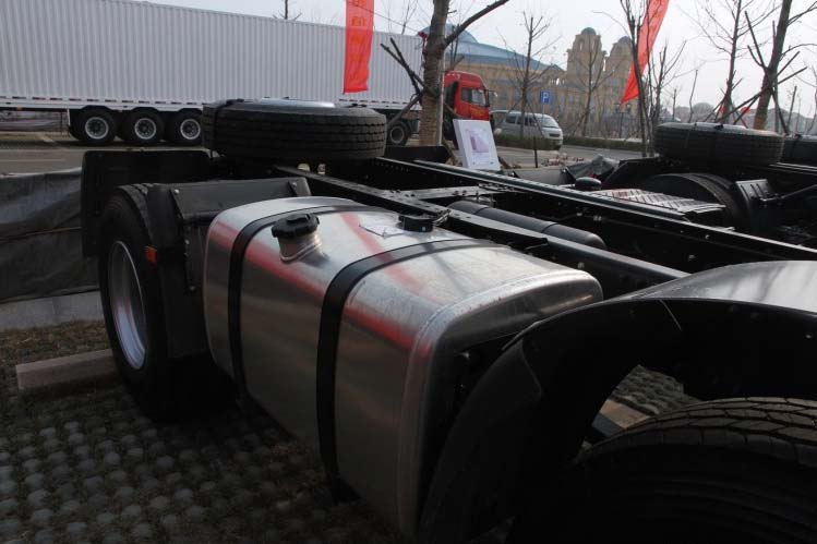 ���ͼ15-���J6M 310���� 6X2 CA4250P63K2T3E��ǣ����