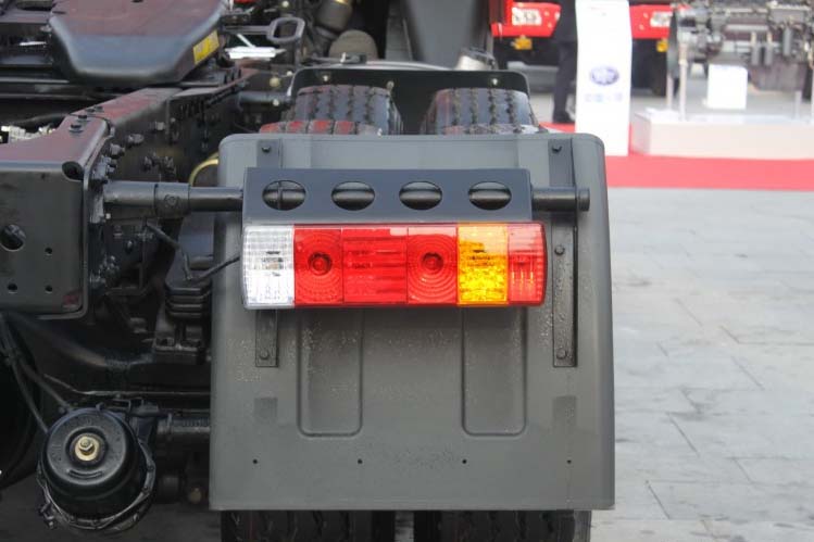 ���ͼ16-���J6P 350���� 6X4 CA4250P66K2T1A1EX��ǣ����