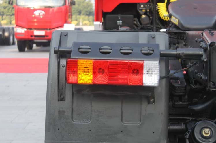 ���ͼ17-���J6P 350���� 6X4 CA4250P66K2T1A1EX��ǣ����