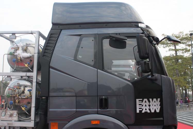 ͼ32-J6P 420 6X4 ȻNG CA4250P66T1A2E22M4ǣ