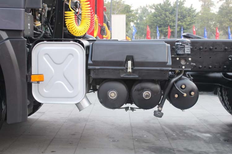 ���ͼ24-���J6P 420���� 6X4 CA4250P66K24T1A1EX��ǣ����