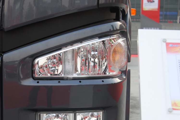 ���ͼ28-���J6P 420���� 6X4 CA4250P66K24T1A1EX��ǣ����