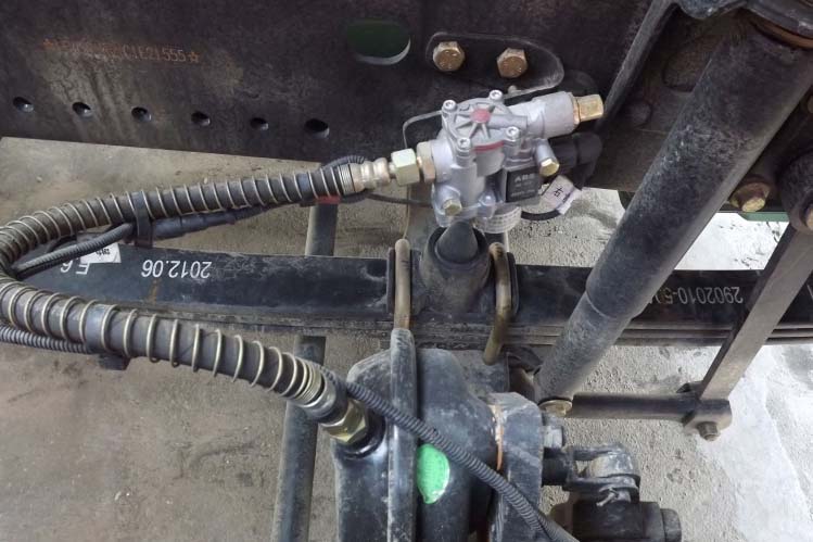 ���ͼ27-���J6 420���� 6X4 ȫ��ʽ CA4250P66K24T1A1HE��ǣ����