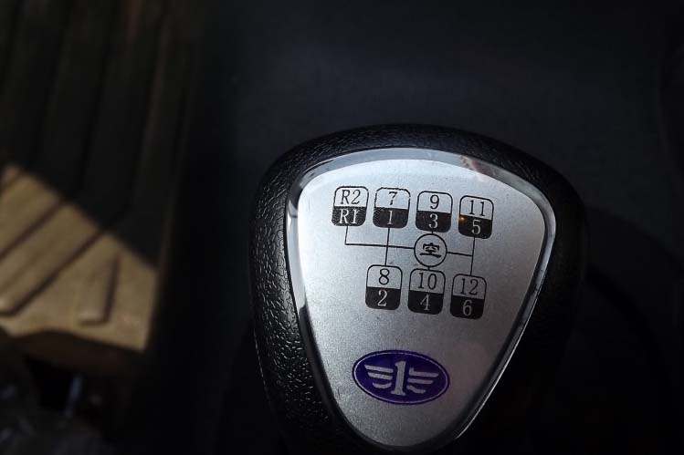 ���ͼ17-���J6 370���� 6X4 CA4250P66K24T1A3HE��ǣ����