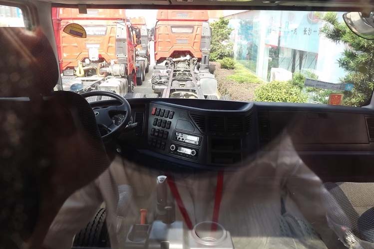 ���ͼ21-���J6 370���� 6X4 CA4250P66K24T1A3HE��ǣ����