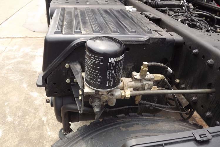 ���ͼ29-���J6 350���� 6X4 (ƽͷ) CA3250P66K2L1T1A1E����ж��