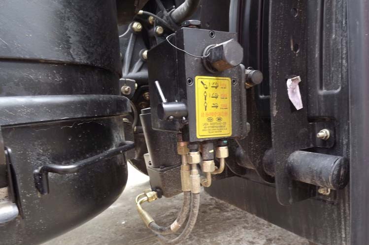 ���ͼ36-���J6 350���� 6X4 (ƽͷ) CA3250P66K2L1T1A1E����ж��