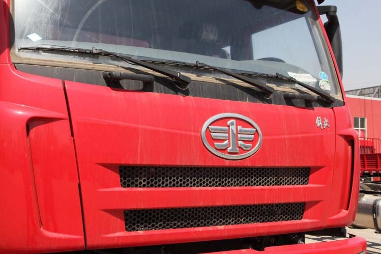 ���ͼ28-�������(J5P) 280���� 6X4 (����) CA3252P2K2L1T1E����ж��