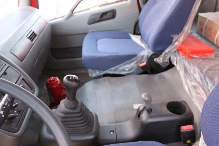 ���ͼ8-�������(J5P) 350���� 8X4 CA3312P2K2L2T4E����ж��