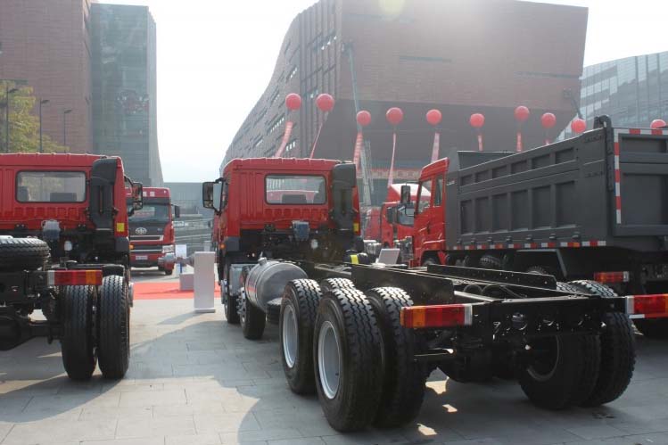 ���ͼ26-�������(J5M) 260���� 8X4 CA3313P7K1T4A1E����ж��