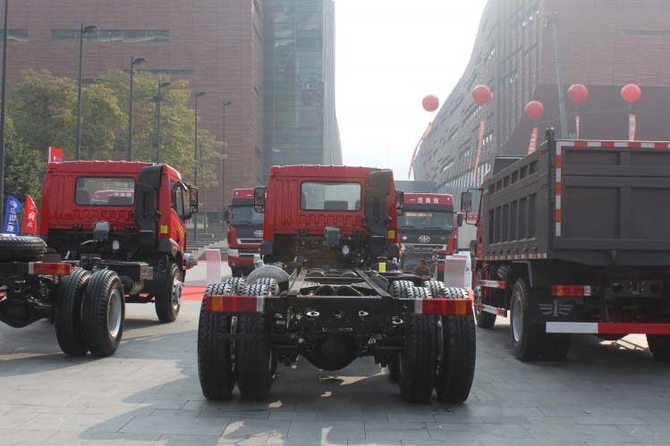 ���ͼ25-�������(J5M) 260���� 8X4 CA3313P7K1T4A1E����ж��