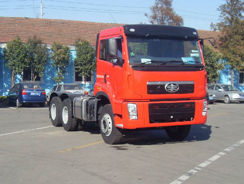 ���ͼ2-����´����ؿ� 330���� 6X2 (CA4256P2K2T2EA80)��ǣ����