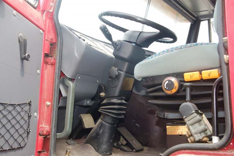 ���ͼ16-�������� 300���� 6X4 SX3255BM354����ж��