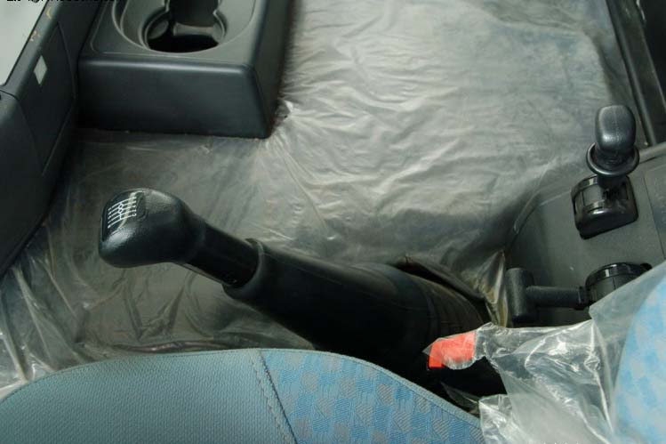 ���ͼ24-��������F2000 290���� 4X2 �߶�˫���� SX4185NM351��ǣ����