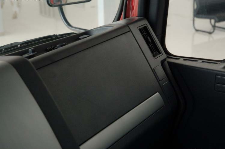 ���ͼ26-��������F2000 290���� 4X2 �߶�˫���� SX4185NM351��ǣ����