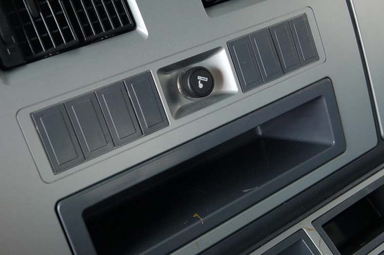 ���ͼ29-��������F2000 290���� 4X2 �߶�˫���� SX4185NM351��ǣ����