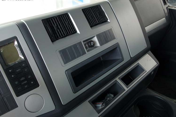 ���ͼ31-��������F2000 290���� 4X2 �߶�˫���� SX4185NM351��ǣ����