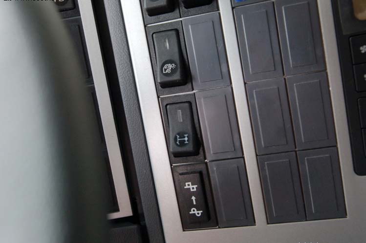 ���ͼ34-��������F2000 290���� 4X2 �߶�˫���� SX4185NM351��ǣ����