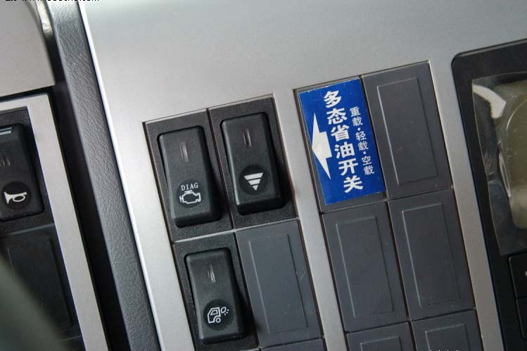 ���ͼ35-��������F2000 290���� 4X2 �߶�˫���� SX4185NM351��ǣ����