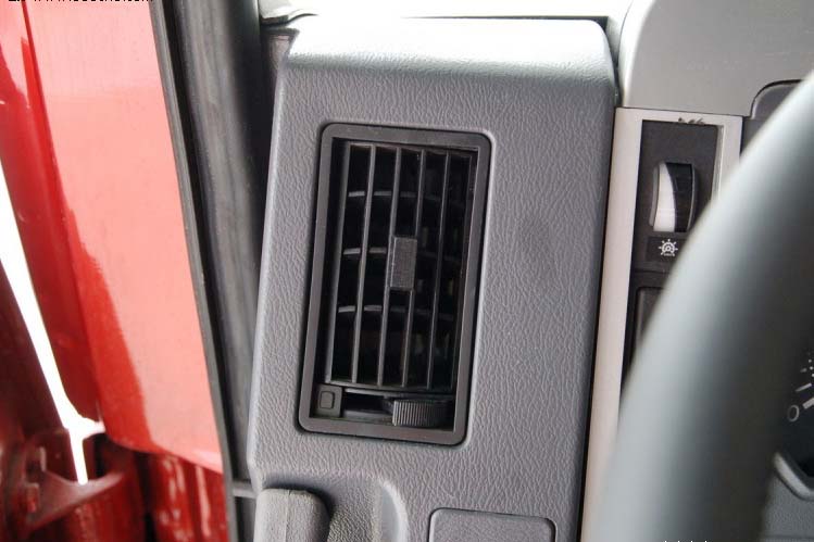���ͼ39-��������F2000 290���� 4X2 �߶�˫���� SX4185NM351��ǣ����