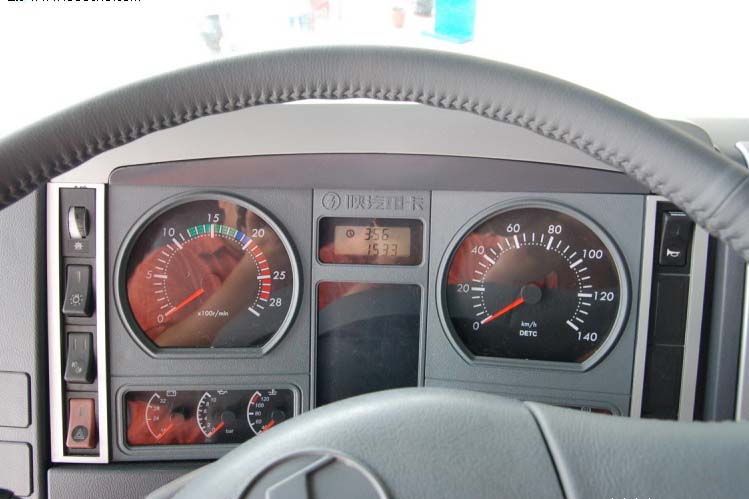 ���ͼ40-��������F2000 290���� 4X2 �߶�˫���� SX4185NM351��ǣ����