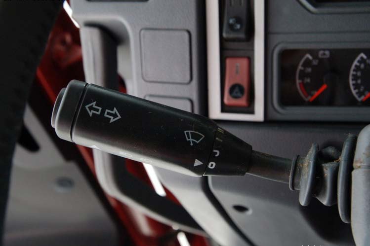 ���ͼ42-��������F2000 290���� 4X2 �߶�˫���� SX4185NM351��ǣ����