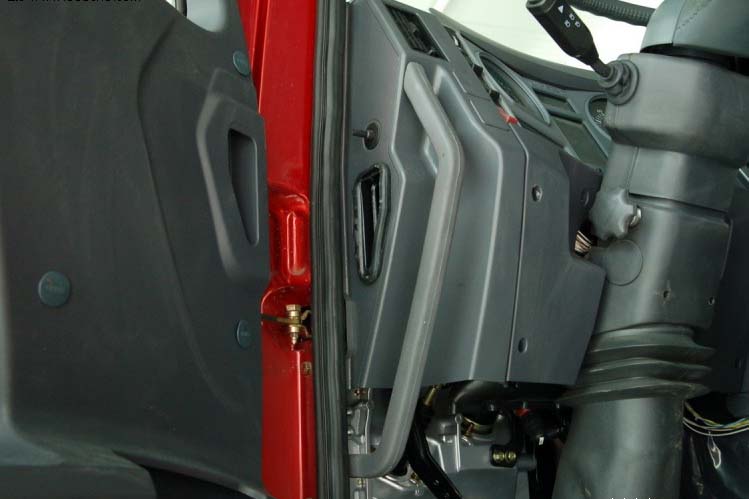���ͼ52-��������F2000 290���� 4X2 �߶�˫���� SX4185NM351��ǣ����