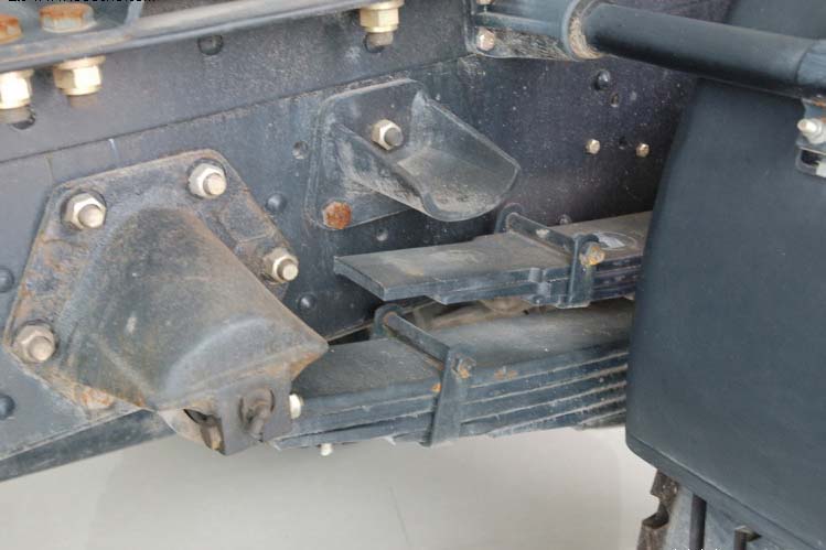 ���ͼ61-��������F2000 290���� 4X2 �߶�˫���� SX4185NM351��ǣ����
