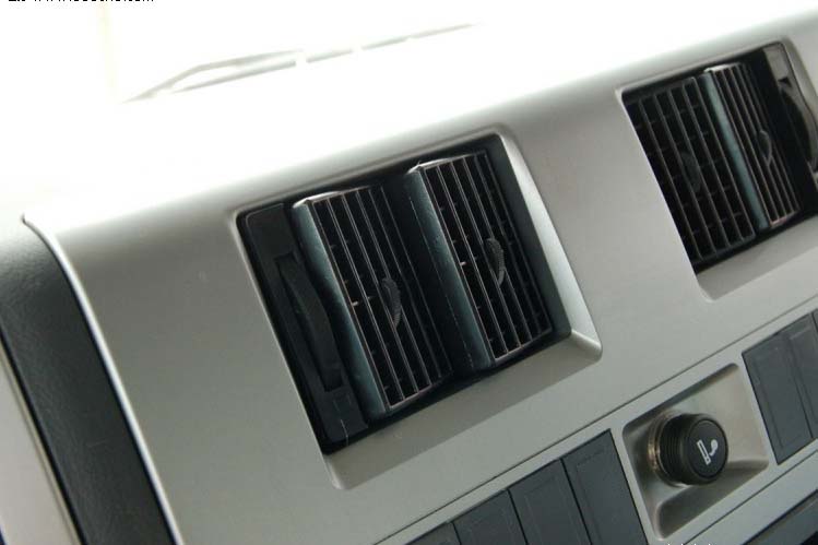 ���ͼ27-��������F3000 270���� 6X4 �г�ƽ�� SX3255DN3841����ж��