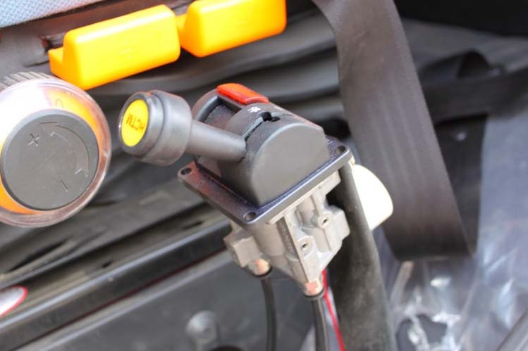 ���ͼ12-��������F2000 310���� 6X4 SX3255DN384C����ж��