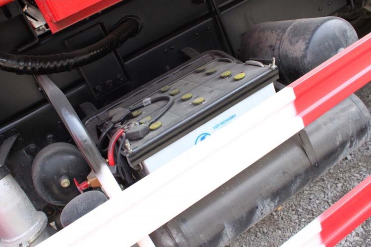���ͼ69-��������F2000 310���� 6X4 SX3255DN384C����ж��