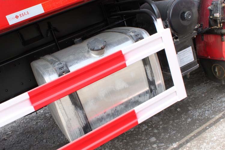 ���ͼ70-��������F2000 310���� 6X4 SX3255DN384C����ж��