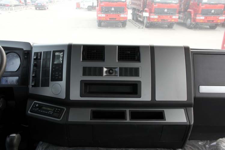 ���ͼ20-��������F2000 336���� 4X2 �߶� SX4185NP351��ǣ����