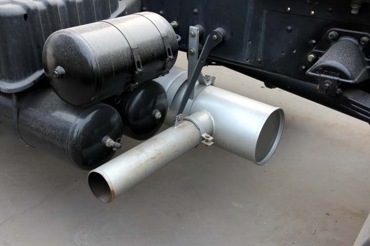 ���ͼ28-��������F2000 336���� 4X2 �߶� SX4185NP351��ǣ����