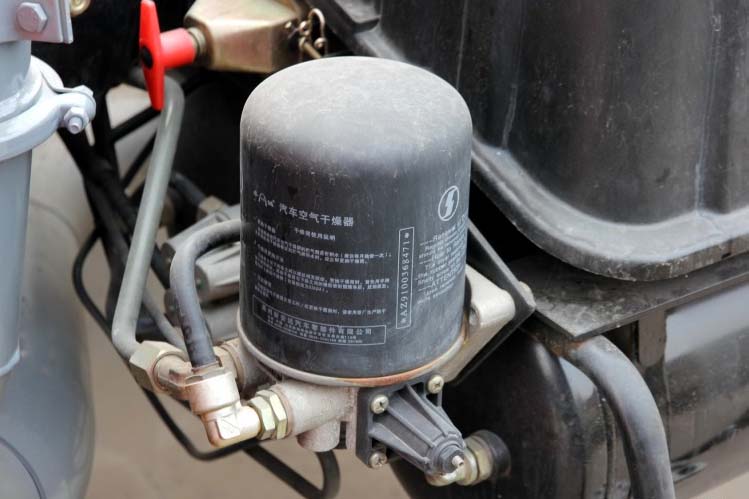 ���ͼ30-��������F2000 336���� 4X2 �߶� SX4185NP351��ǣ����