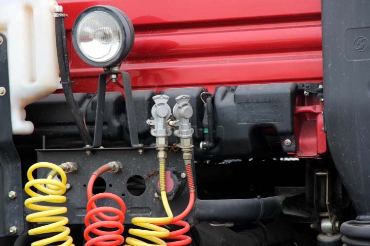 ���ͼ32-��������F2000 336���� 4X2 �߶� SX4185NP351��ǣ����