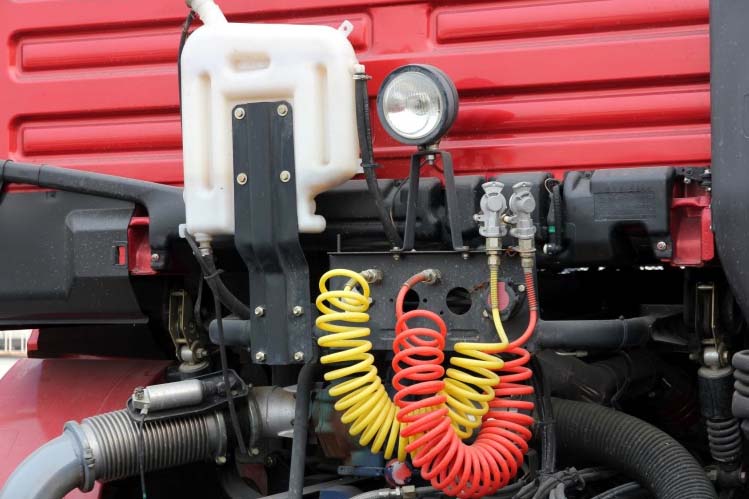 ���ͼ35-��������F2000 336���� 4X2 �߶� SX4185NP351��ǣ����