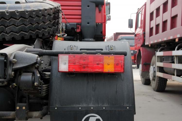 ���ͼ36-��������F2000 336���� 4X2 �߶� SX4185NP351��ǣ����