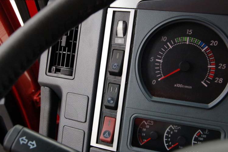 ���ͼ67-��������F2000 336���� 6X2 �ӳ��߶� ��ǿ�� SX4205NR279��ǣ����