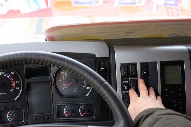 ���ͼ25-��������F3000 380���� 8X4 Һ����Ȼ�� SX3315DT456TL����ж��