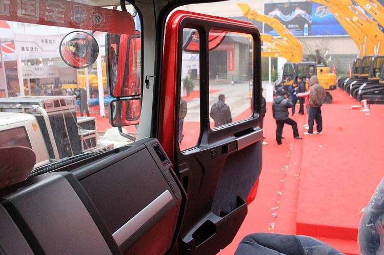 ���ͼ31-��������F3000 380���� 8X4 Һ����Ȼ�� SX3315DT456TL����ж��