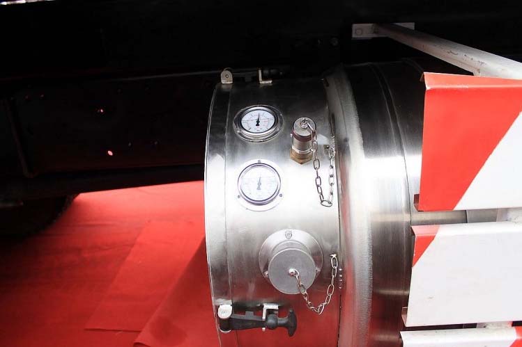 ���ͼ33-��������F3000 380���� 8X4 Һ����Ȼ�� SX3315DT456TL����ж��