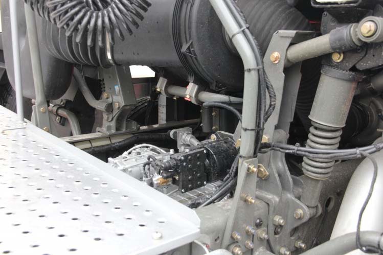 ���ͼ22-����HOWO-T7H 430���� 6X4 ZZ4257V324HC1B��ǣ����