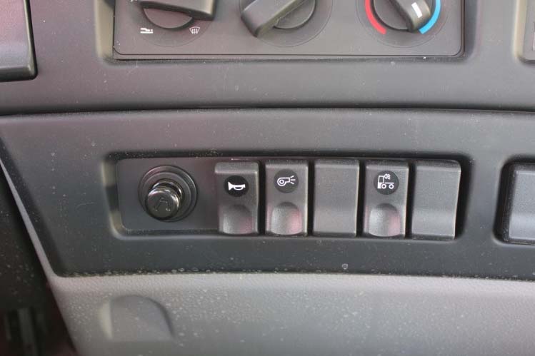 ���ͼ32-�������� 340���� 6X4 (����dCi340-30) DFL4251A9��ǣ����