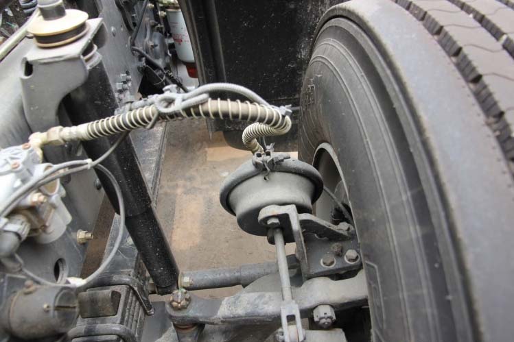 ���ͼ16-�������� 375���� 6X4 DFL4251A10��ǣ����