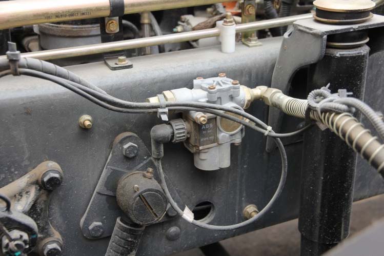 ���ͼ18-�������� 375���� 6X4 DFL4251A10��ǣ����